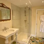 Inn Queen's Head *