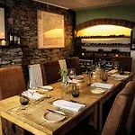 Queen's Head Inn *