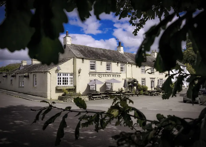 Queen's Head Inn *