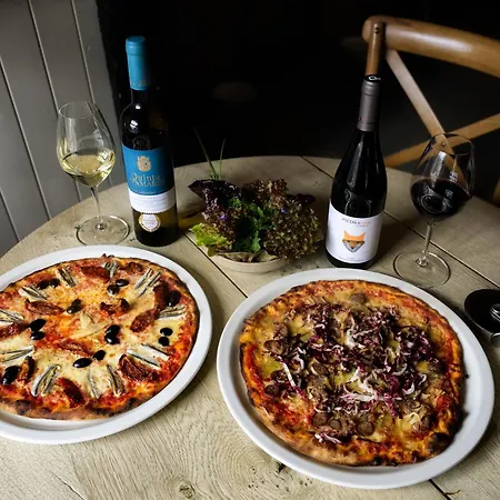 Han/Misafirhane Queen's Head